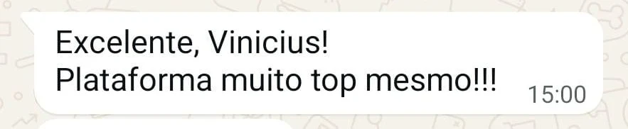 Mensagem de aluno no WhatsApp: “Excelente, Vinicius! Plataforma muito top mesmo!!!”.